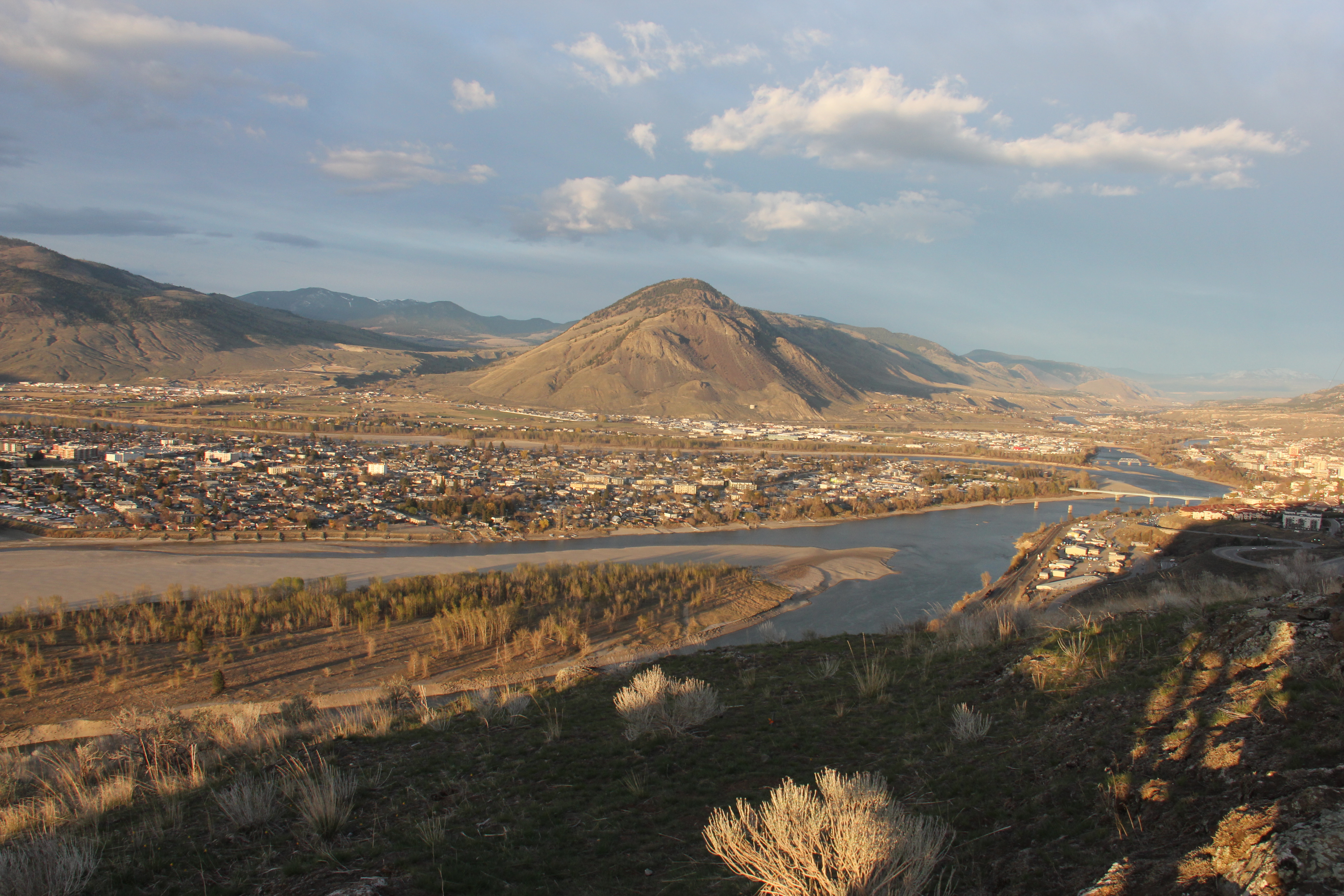 A wide-ranging valley.